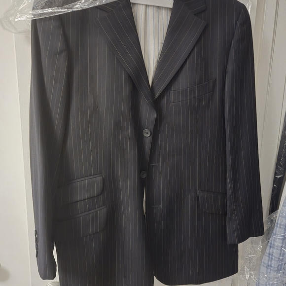 Hugo Boss suits and Dolce & Gabbana - Picture 5 of 5